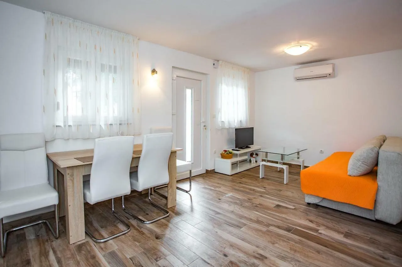 Apartments Buskulic Petrcane Croatia